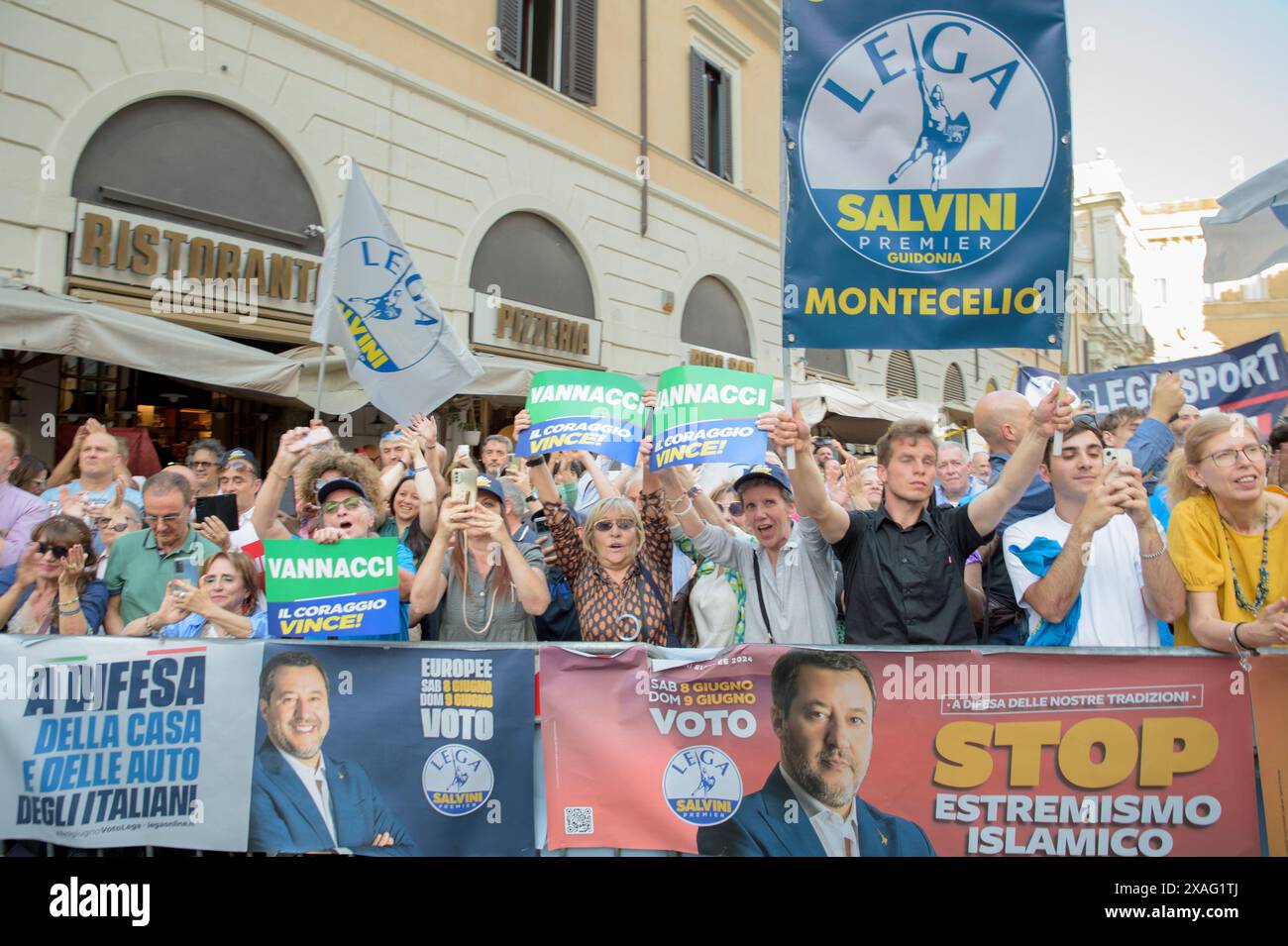 Rome, Italie. 6 juin 2024. Les militants du parti Lega saluent chaleureusement l'arrivée du général Roberto Vannacci dans la manifestation politique pour la clôture de la campagne électorale pour les élections européennes du parti Lega à Rome. (Crédit image : © Marcello Valeri/ZUMA Press Wire) USAGE ÉDITORIAL SEULEMENT! Non destiné à UN USAGE commercial ! Banque D'Images