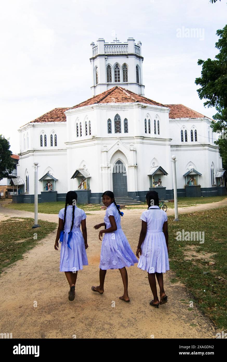 Sur le chemin de l'école. Christian School girls à Jaffna, dans le nord du Sri Lanka. Banque D'Images