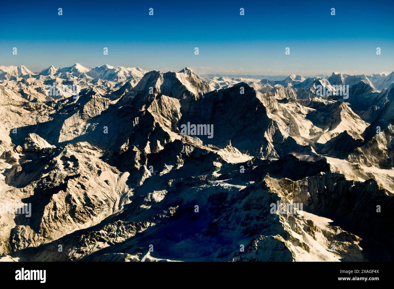 Les belles montagnes de l'Himalaya vu de l'air. Banque D'Images