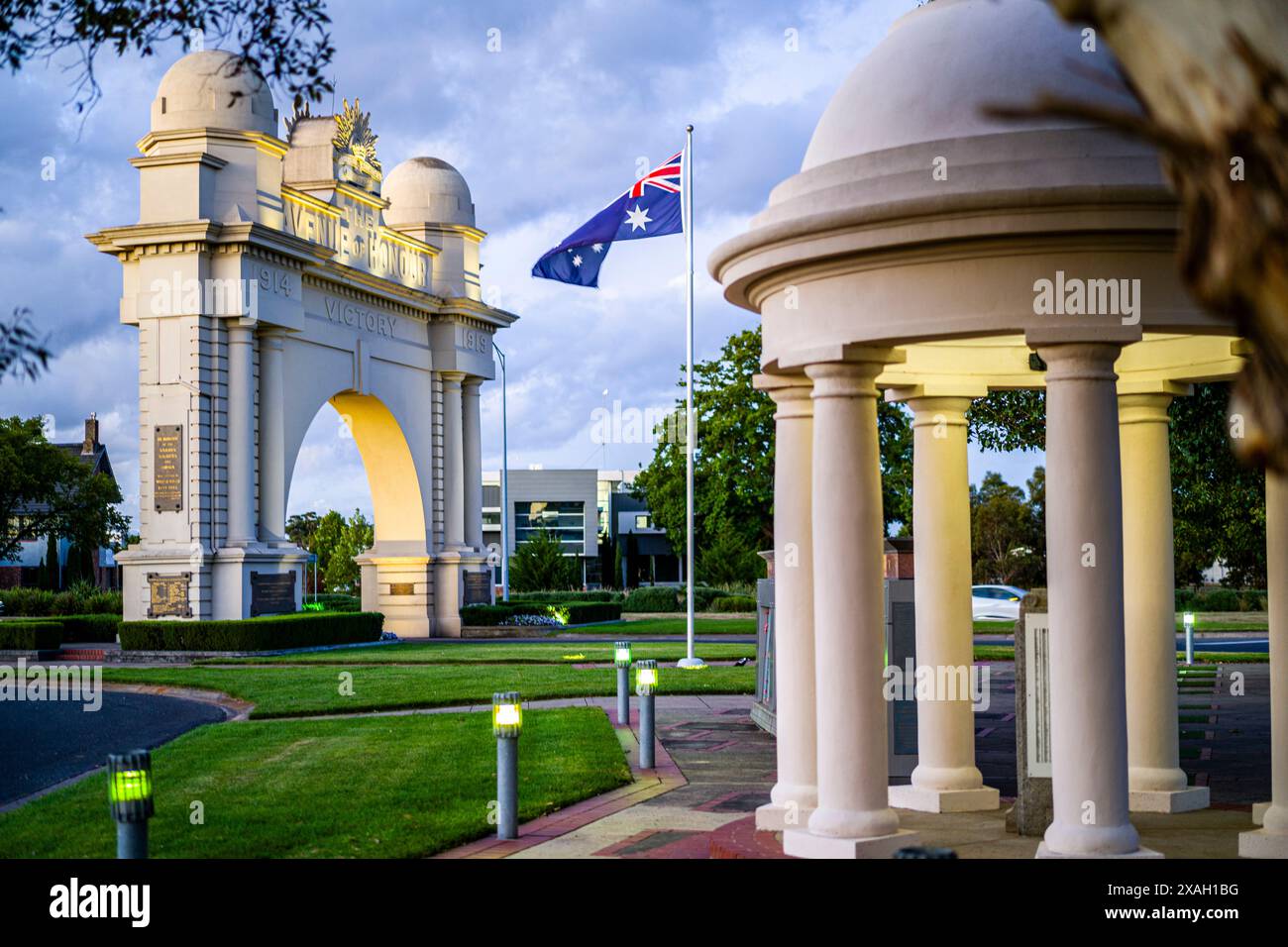 Rotonde et mur commémoratif avec Arc de victoire en arrière-plan, Ballarat Victoria Banque D'Images