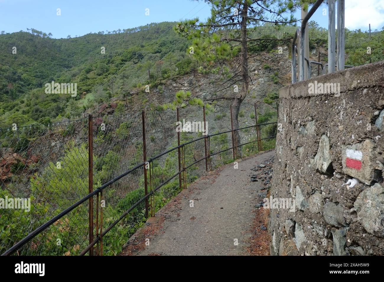 Une première section de sentier de la Monterosso - Punta Mesco via Fegina, sentier de randonnée sud-ouest, Monterosso al Mare, Cinque Terre, Ligurie, Italie Banque D'Images