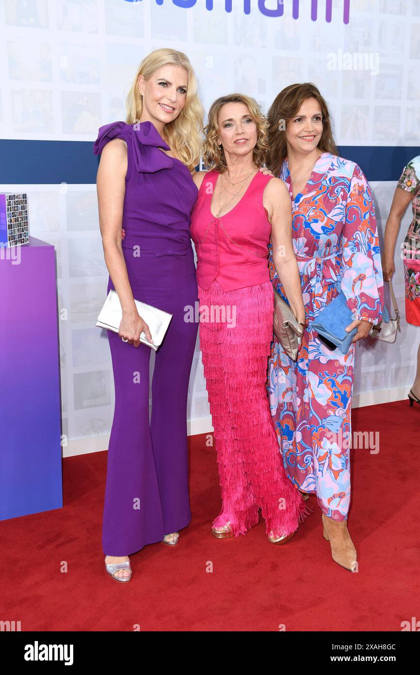 Tanja Buelter, Tina Ruland und Rebecca Immanuel BEI der Bertelsmann Party in der Berliner Repräsentanz Bertelsmann in Berlin 06.06.2024 *** Tanja Buelter, Tina Ruland et Rebecca Immanuel au Bertelsmann Party au Bertelsmann Berlin Representative Office à Berlin 06 06 06 2024 Banque D'Images