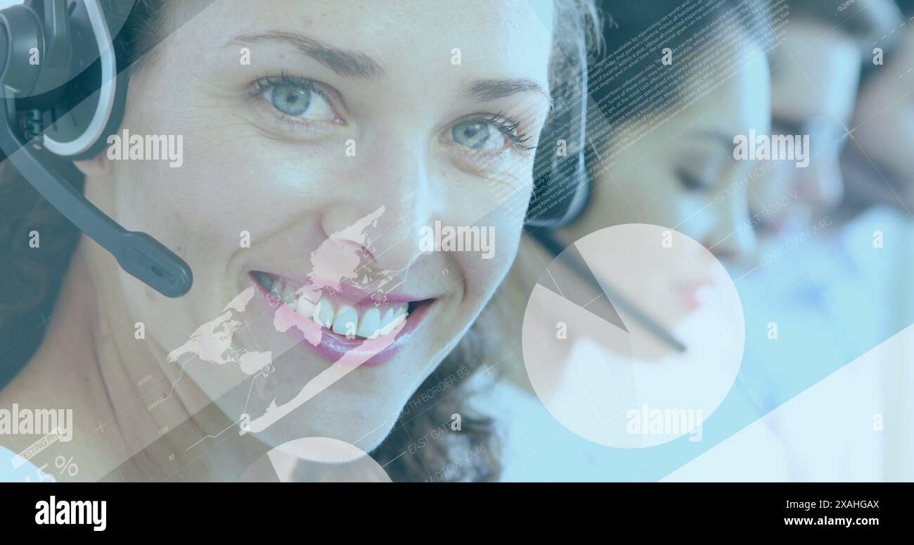 Image de statistiques et de traitement de données sur femme d'affaires caucasienne utilisant un casque téléphonique Banque D'Images