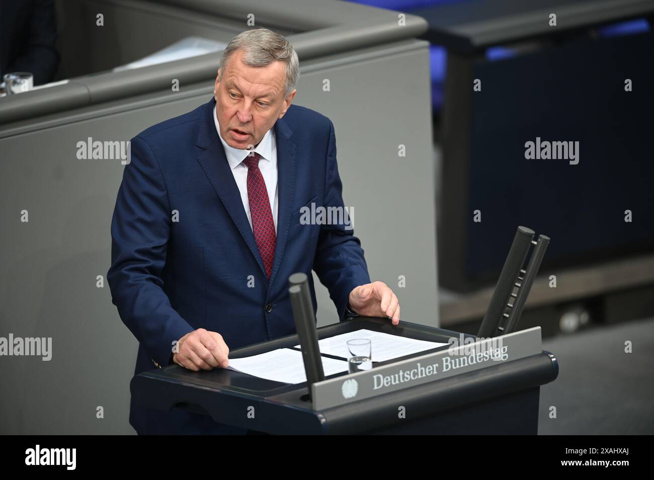 Berlin, Allemagne. 07 juin 2024. Joachim Wundrak (AFD) intervient en séance plénière au Bundestag au sujet du déploiement des forces armées allemandes au Liban (FINUL). Crédit : Sabina Crisan/dpa/Alamy Live News Banque D'Images