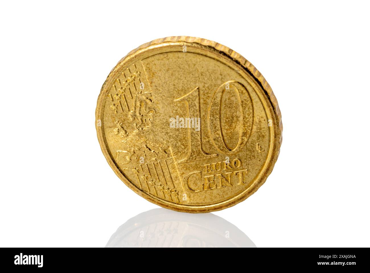 pièce de 10 centimes d'euro isolée sur blanc avec chemin de détourage inclus Banque D'Images