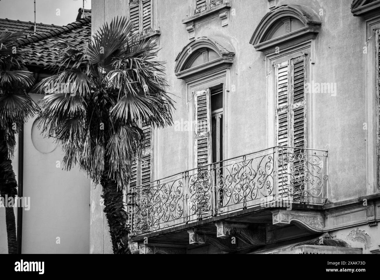 Façade d'une ancienne villa au lac de Côme, Italie Banque D'Images Façade d'une ancienne villa au lac de Côme, Italie Banque D'Images