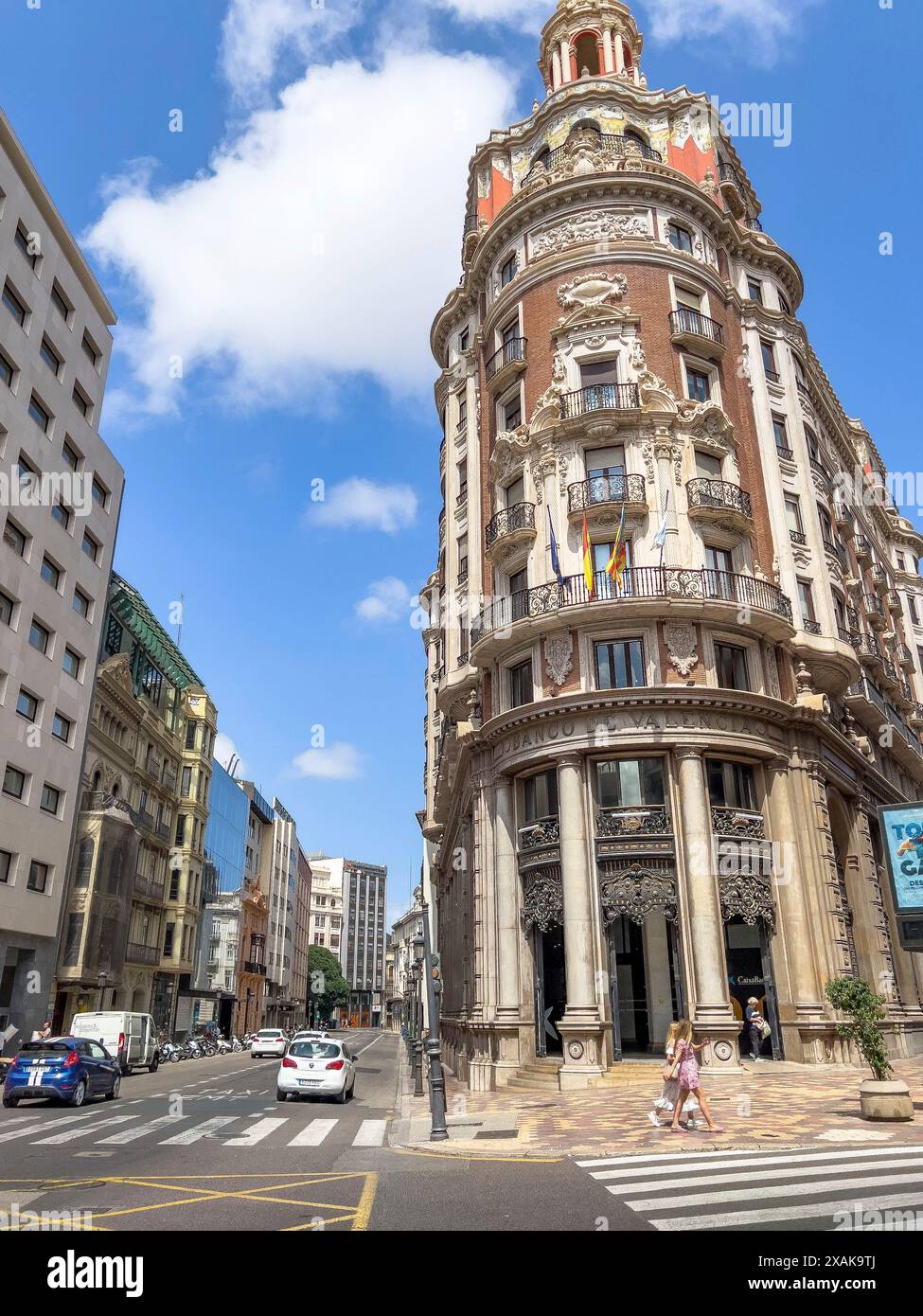 Europe, Espagne, Province de Valence, Valence, Ciutat Vella, façade astucieusement conçue de l'ancienne Banque de Valence Banque D'Images