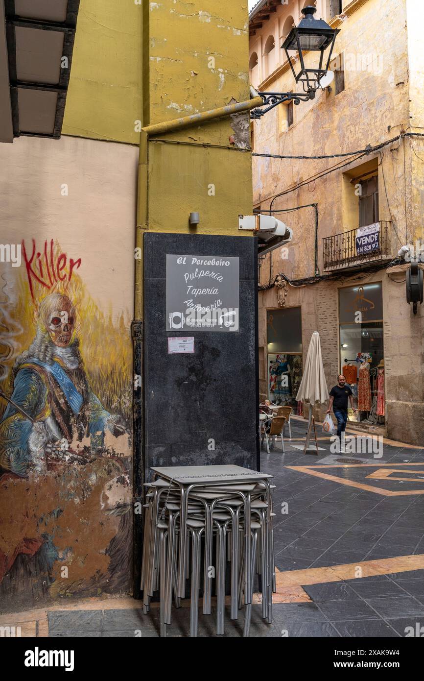 Europe, Espagne, Province de Valence, Xativa, scène de rue dans la vieille ville de Xativa Banque D'Images