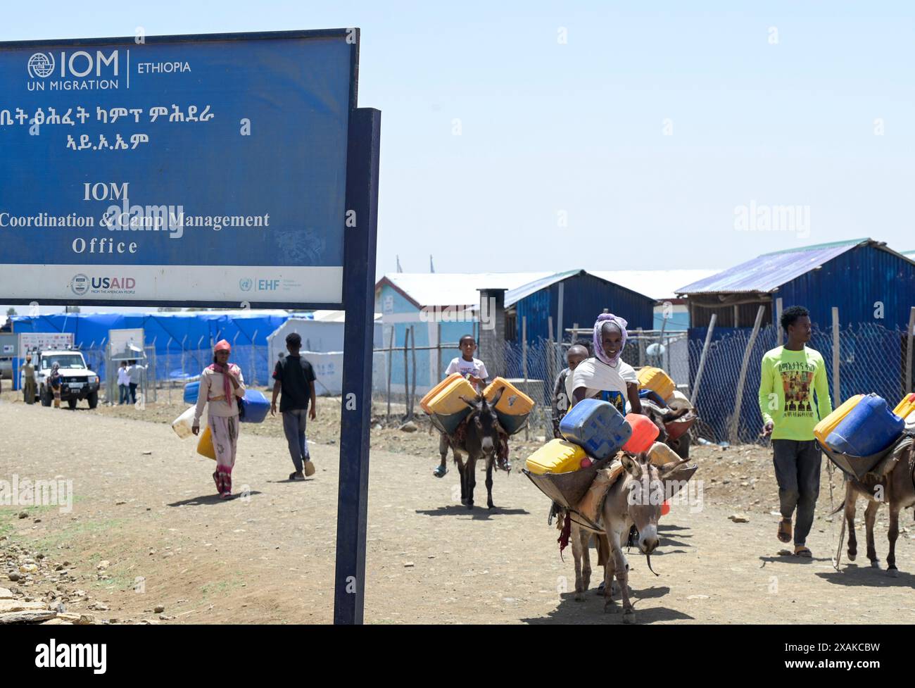 ETHIOPIE, Tigray, Mekelle, conséquences de la guerre du Tigré 2020-2022, camp de déplacés internes Sebacare 4 pour les personnes déplacées internes et les réfugiés de guerre / ÄTHIOPIEN, Tigray, Mekelle, camp de déplacés internes Sebacare 4 site de déplacés internes am Stadtrand für Vertriebene des Tigray Krieges 2020-2022 Banque D'Images