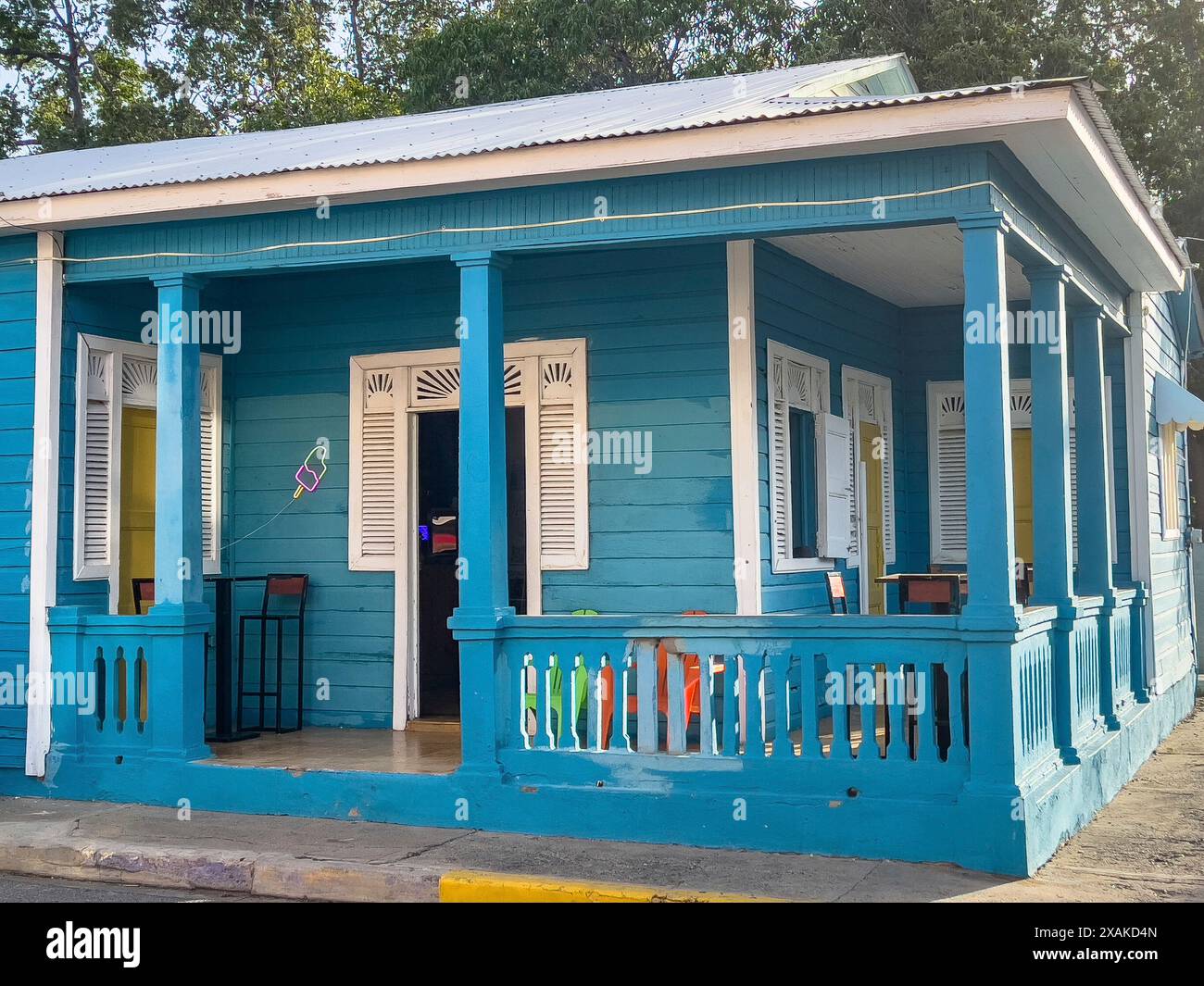 Amérique du Nord, Caraïbes, Grande Antilles, Île d'Hispaniola, République dominicaine, province de Monte Cristi, San Fernando de Monte Cristi, Gastrobar Casa Azul à Montecristi Banque D'Images