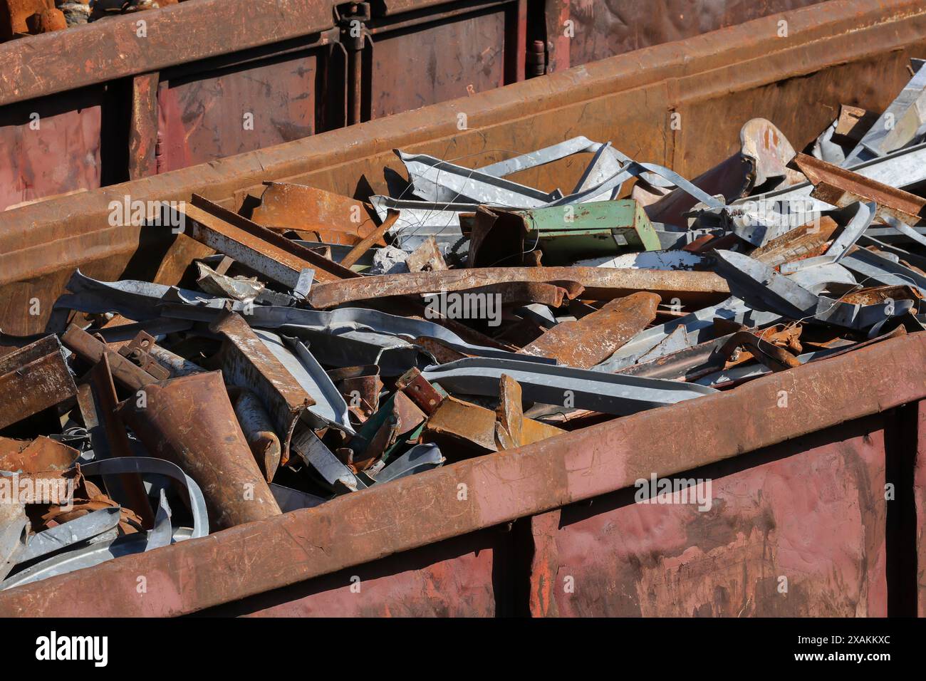 Wagons de chemin de fer avec ferraille, HKM Hüttenwerk Krupp Mannesmann, Duisburg, région de la Ruhr, Rhénanie du Nord-Westphalie, Allemagne Banque D'Images