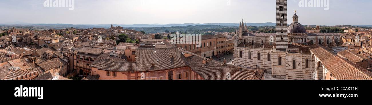 Vue panoramique sur le centre-ville de Sienne et la cathédrale, vue du point de vue panoramique de Facciatone, Italie Banque D'Images