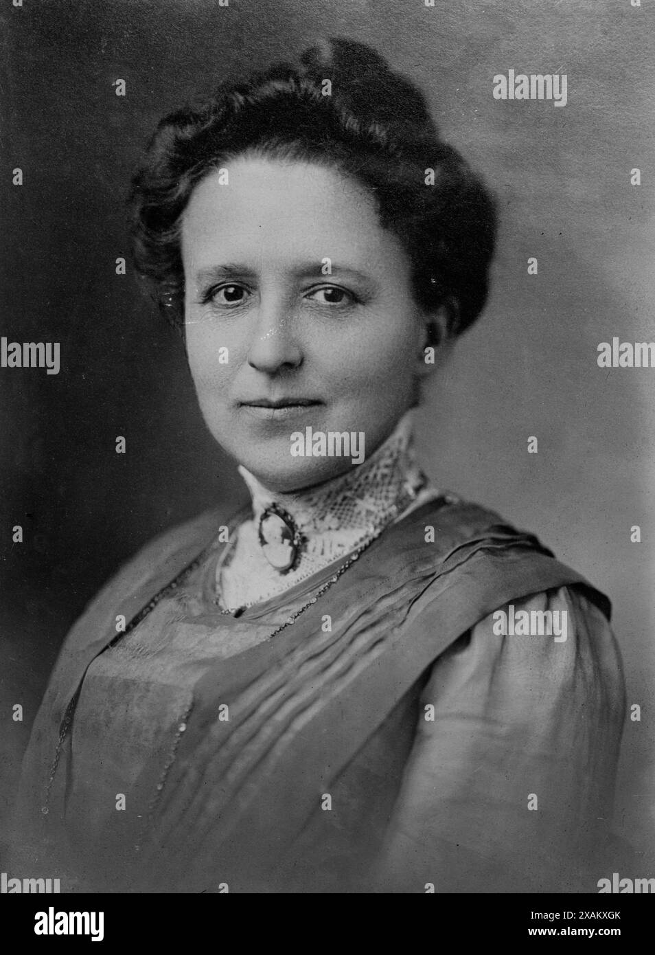 Juge Mary Bartelme, entre c1910 et c1915. Mary Bartelme (1866-1954), première femme juge de la cour de circuit du comté de Cook (Chicago), suffragiste, réformateur du système de justice juvénile et cofondatrice du Chicago Business Woman's Club. Banque D'Images