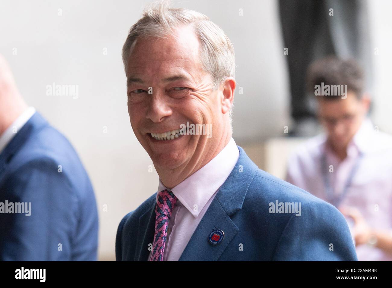 Londres, Royaume-Uni. 07 juin 2024. Nigel Farage - le leader de Reform UK arrive à la BBC Broadcasting House pour le premier débat électoral. Crédit : Justin Ng/Alamy Live News Banque D'Images