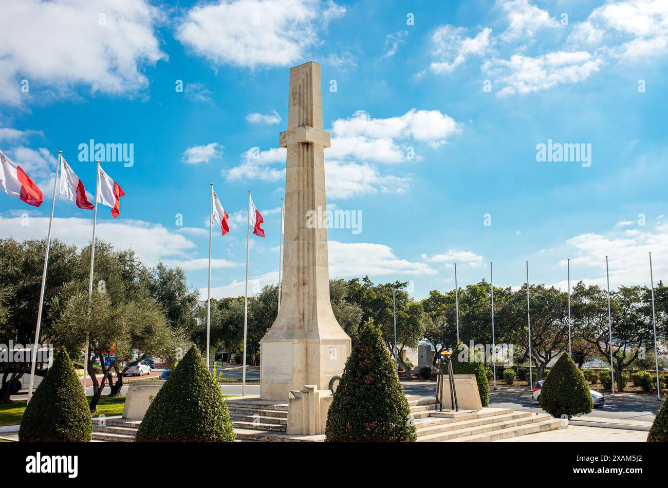 Valletta,Malta, Malta-19FEB2023-le Monument de guerre tal-Gwerra est un obélisque mémorial à Floriana, Malte. Banque D'Images