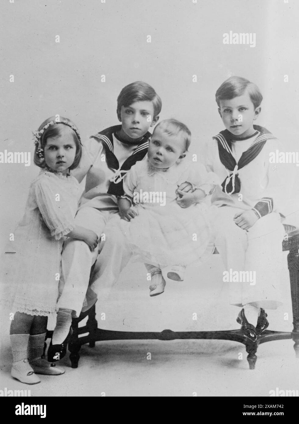 Princes Gustaf Adolf - Sigvard &amp ; Bertil &amp ; Princesse Ingrid de Suède, entre c1910 et c1915. Banque D'Images