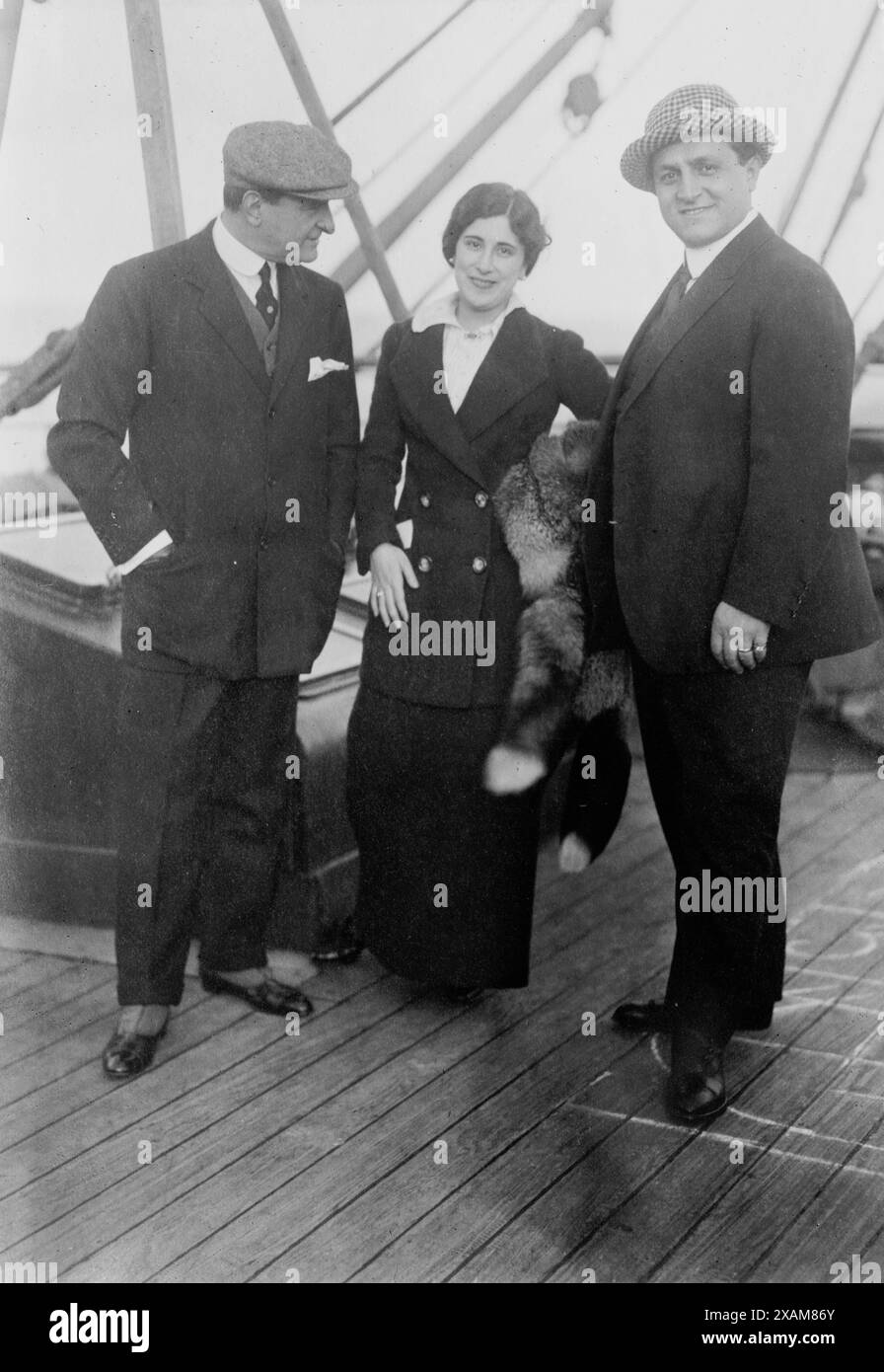 Antonio Scotti, Lucrezia Bori, Pasquale Amato, 1912. Les chanteurs italiens Antonio Scotti (1866-1936), Lucrezia Bori (1887-1960), Pasquale Amato (1878-1942) arrivent à New York le 28 octobre 1912. Banque D'Images