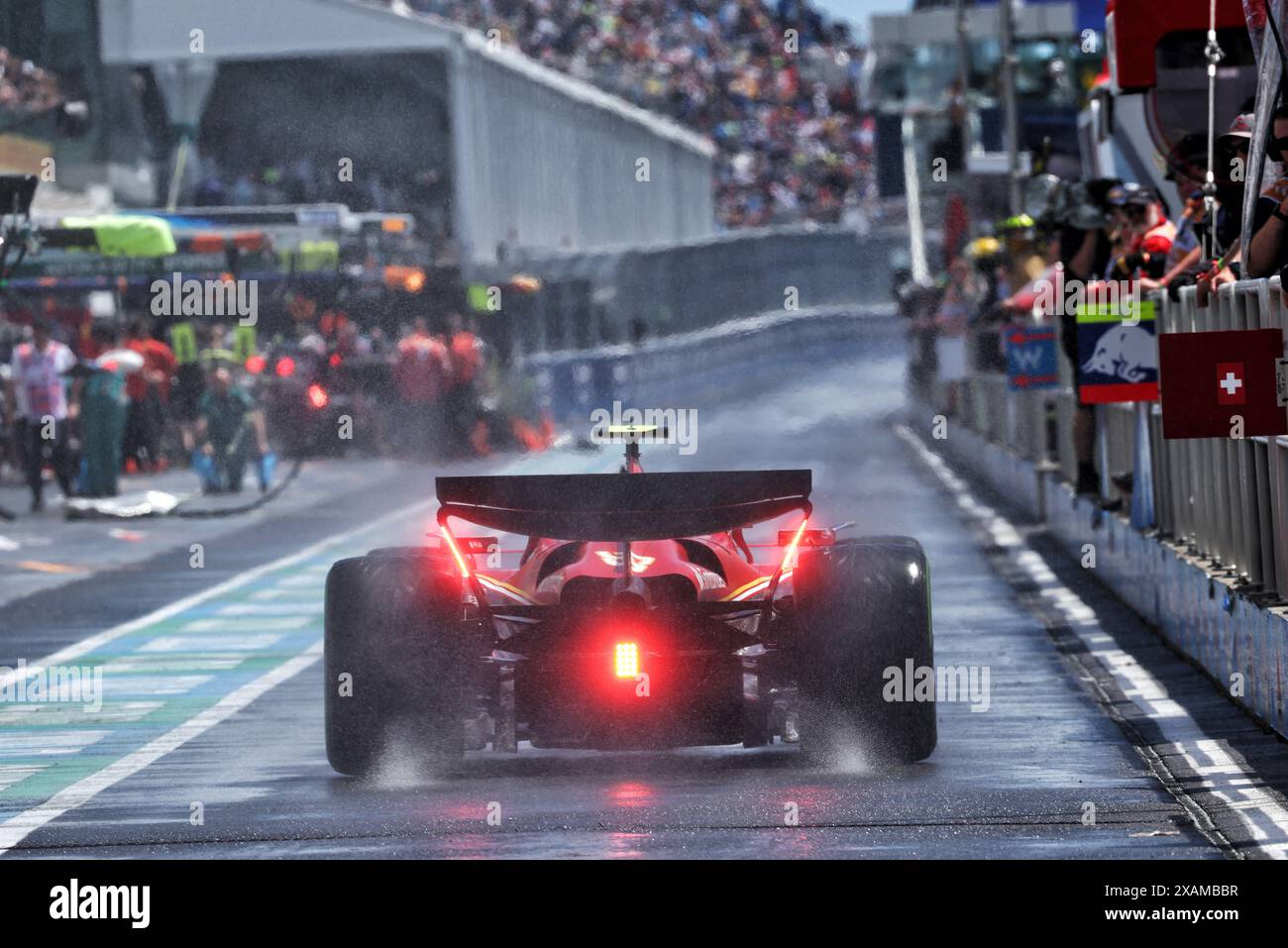 Montréal, Canada. 07 juin 2024. Carlos Sainz Jr (ESP) Ferrari SF-24 dans les stands. Championnat du monde de formule 1, Rd 9, Grand Prix du Canada, vendredi 7 juin 2024. Montréal, Canada. Crédit : James Moy/Alamy Live News Banque D'Images
