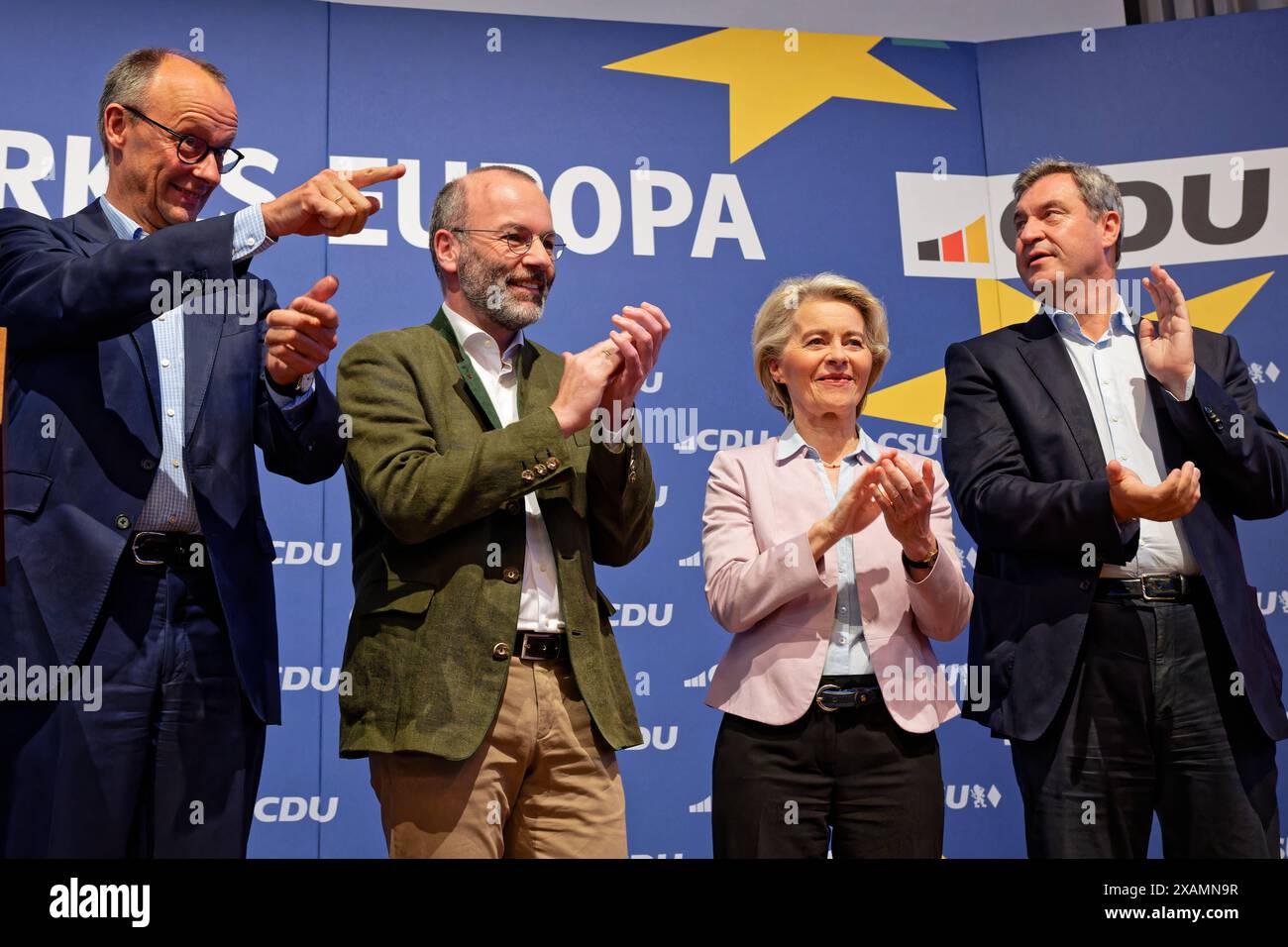 Gemeinsame Schlusskundgebung von CDU und CSU zur Europawahl im Löwenbräukeller in München. Friedrich Merz CDU-Vorsitzender, CSU-Kandidat Manfred Weber , EVP-Spitzenkandidatin und Kommissionspräsidentin Dr Ursula von der Leyen und der Bayerische Ministerpräsident Dr Markus Söder. München Bayern Deutschland *** rassemblement conjoint de clôture de la CDU et de la CSU pour les élections européennes dans le Löwenbräukeller à Munich Friedrich Merz Président de la CDU, candidat de la CSU Manfred Weber , le candidat principal du PPE et président de la Commission, Dr Ursula von der Leyen, et le premier ministre bavarois, Dr Markus Söder Munich Bava Banque D'Images