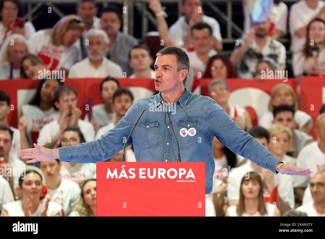 Madrid, Espagne. 07 juin 2024. Madrid, Royaume d'Espagne ; 06.07.2024.- Pedro Sánchez, président de l'Espagne, clôture la campagne électorale du Parti socialiste ouvrier espagnol (PSOE) dans la ville de Fuenlabrada, Madrid. Le président du gouvernement, Pedro Sánchez, avec l'ancien président José Luis Rodríguez et la candidate, Teresa Ribera, à la clôture de la campagne du PSOE à Fuenlabrada pour l'élection des députés européens crédit : Juan Carlos Rojas/dpa/Alamy Live News Banque D'Images