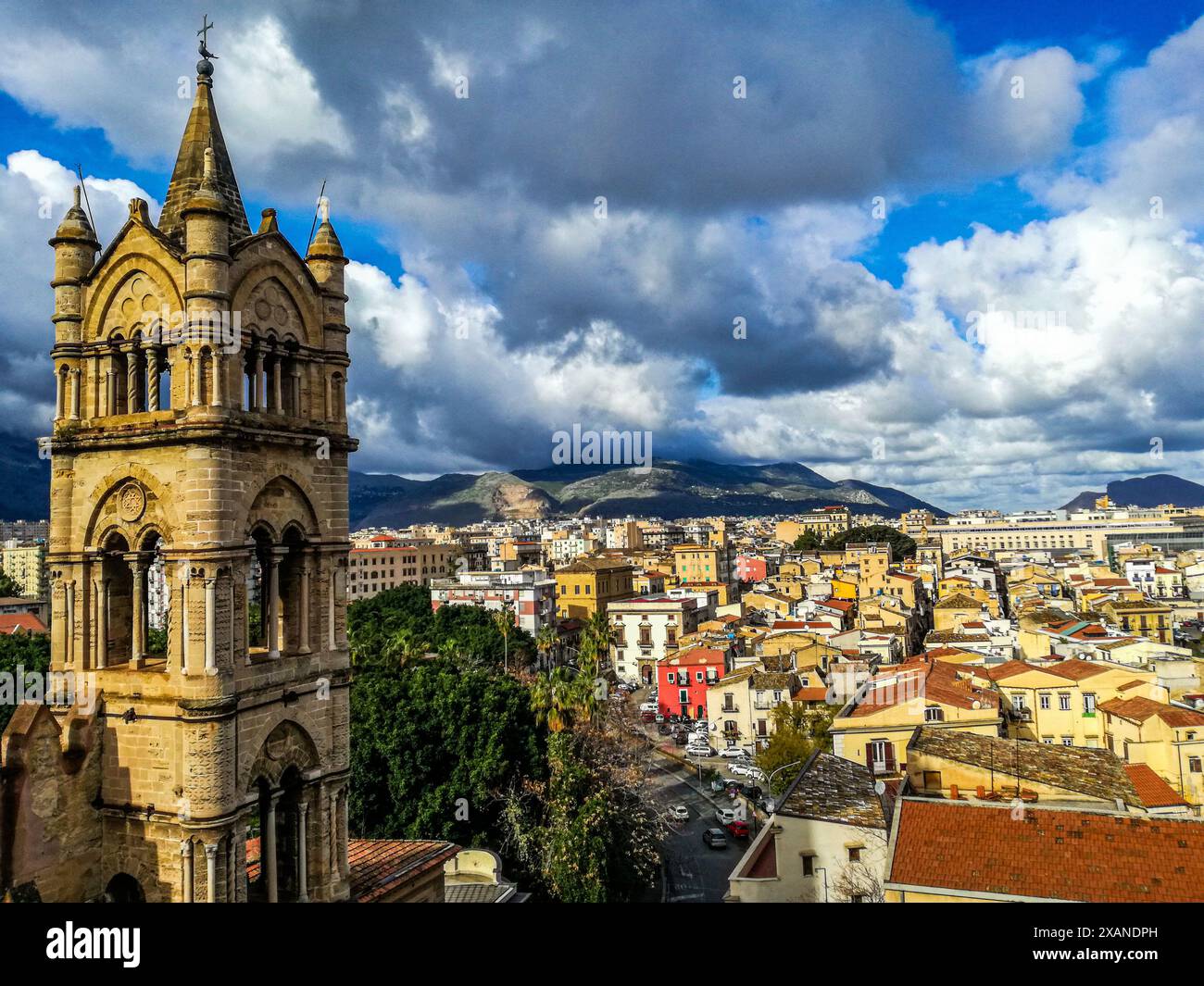 Palerme, Sicile, Italie. 10 janvier 2018 : une vue imprenable depuis le toit de la cathédrale de Palerme en Sicile, Italie. Banque D'Images