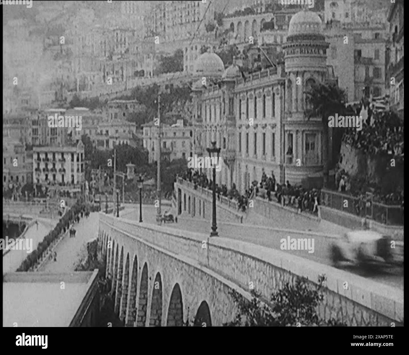 Grand Prix Motor Racing à Monte Carlo, 1929. 'Une équipe britannique a gagné'. De "Time to Remember - 1929 le temps de la Maison à Bognor" - bobine 1 ; un documentaire sur le monde en 1929. Maladie du roi George V &amp ; dépression économique. Banque D'Images