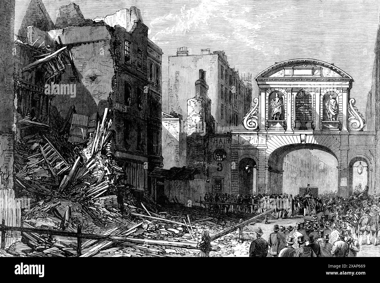 Condition de Temple-Bar, [ville de Londres], 1868. La grande opération de démolition des maisons et de nettoyage de tout le terrain entre le Strand et Carey-Street, et entre Clement's-Lane et Bell-Yard, pour le site des nouveaux tribunaux de droit et d'équité, semble maintenant être sur le point de se terminer. Très peu de fragments des façades du Strand restent, et les coquilles ruineuses du bâtiment ne semblent pas prêts à partir ; pour l'un d'eux houses...being probablement un bâtiment invalide de constitution fragile, est tombé de son propre chef... heureusement, la police était en alerte, ayant perçu une fissure Banque D'Images