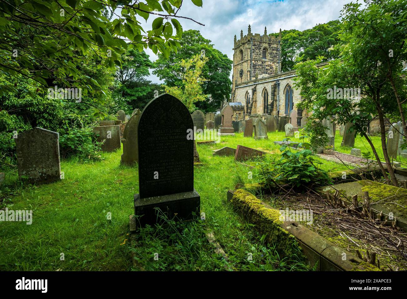 Église paroissiale de St Edmund dans le district de Castleton Derbyshire Peak. Banque D'Images