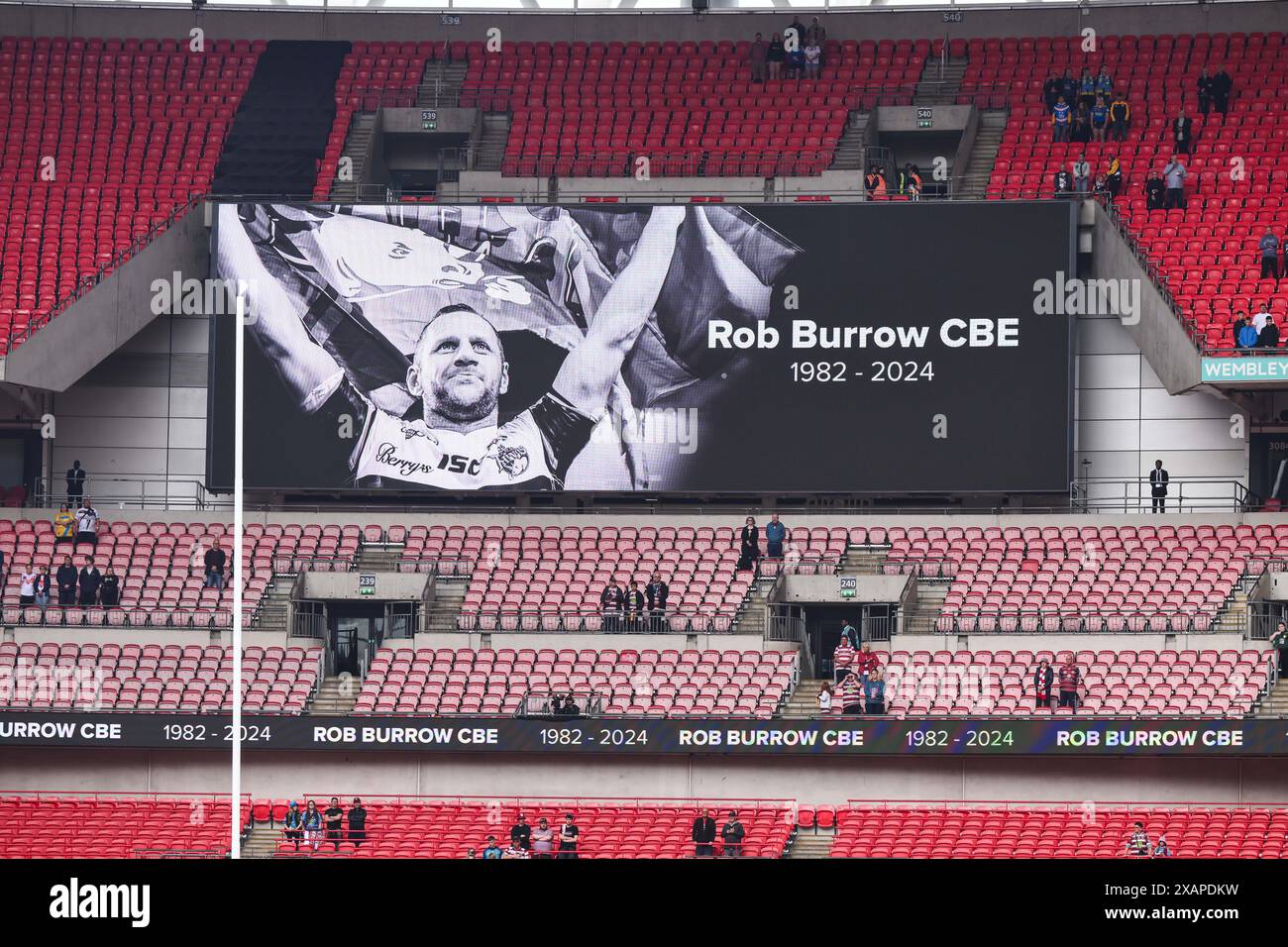 Hommage à Rob Burrows avant le match final de la Betfred Women's Challenge Cup Leeds Rhinos vs St Helens au stade de Wembley, Londres, Royaume-Uni, le 7 juin 2024 (photo de Craig Thomas/News images), le 6/7/2024. (Photo de Craig Thomas/News images/SIPA USA) crédit : SIPA USA/Alamy Live News Banque D'Images