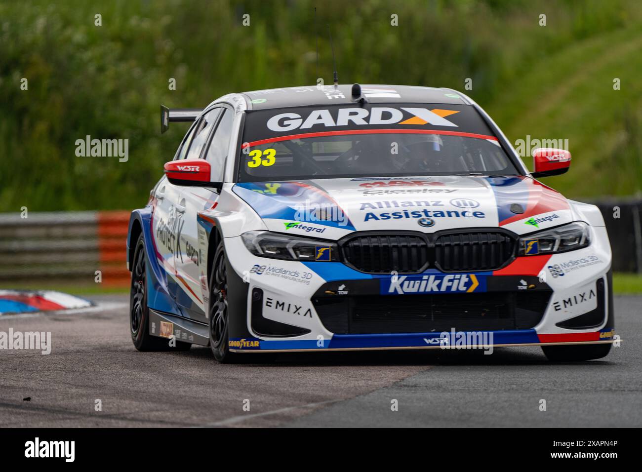 Adam Morgan 33 Team BMW FP2 lors du BTCC sur le circuit de Thruxton, Andover, Royaume-Uni le 8 juin 2024. Photo de Chris Williams. Utilisation éditoriale uniquement, licence requise pour une utilisation commerciale. Aucune utilisation dans les Paris, les jeux ou les publications d'un club/ligue/joueur. Crédit : UK Sports pics Ltd/Alamy Live News Banque D'Images