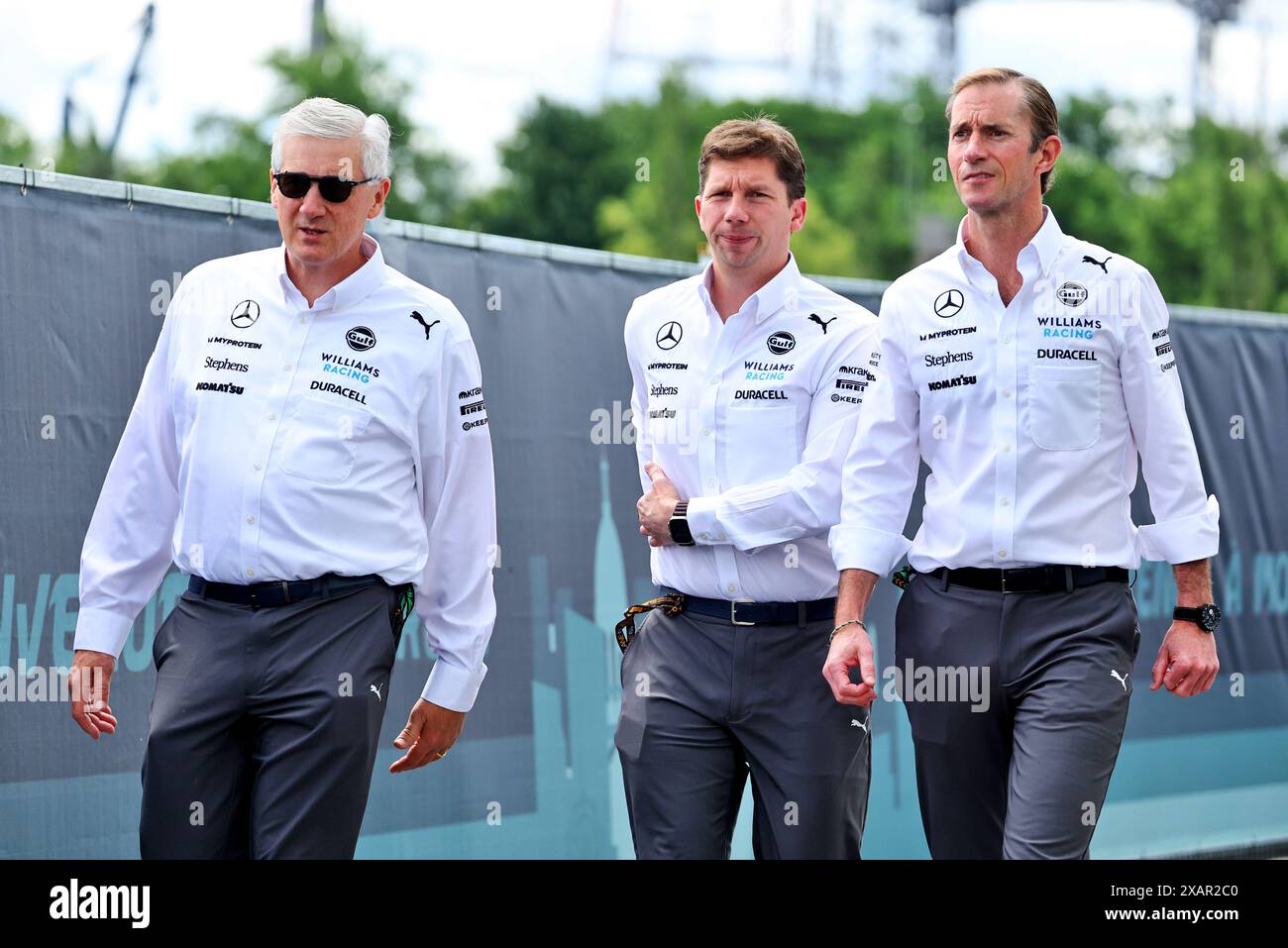 Montréal, Canada. 08 juin 2024. (De gauche à droite) : Matthew Savage, Président de Dorilton Capital - Williams Racing Director avec James Vowles (GBR) Williams Racing Team principal et James Matthews (GBR) Eden Rock Group CEO - Williams Racing Board membre. 08.06.2024. Championnat du monde de formule 1, Rd 9, Grand Prix du Canada, Montréal, Canada, jour de qualification. Le crédit photo devrait se lire : XPB/Alamy Live News. Banque D'Images