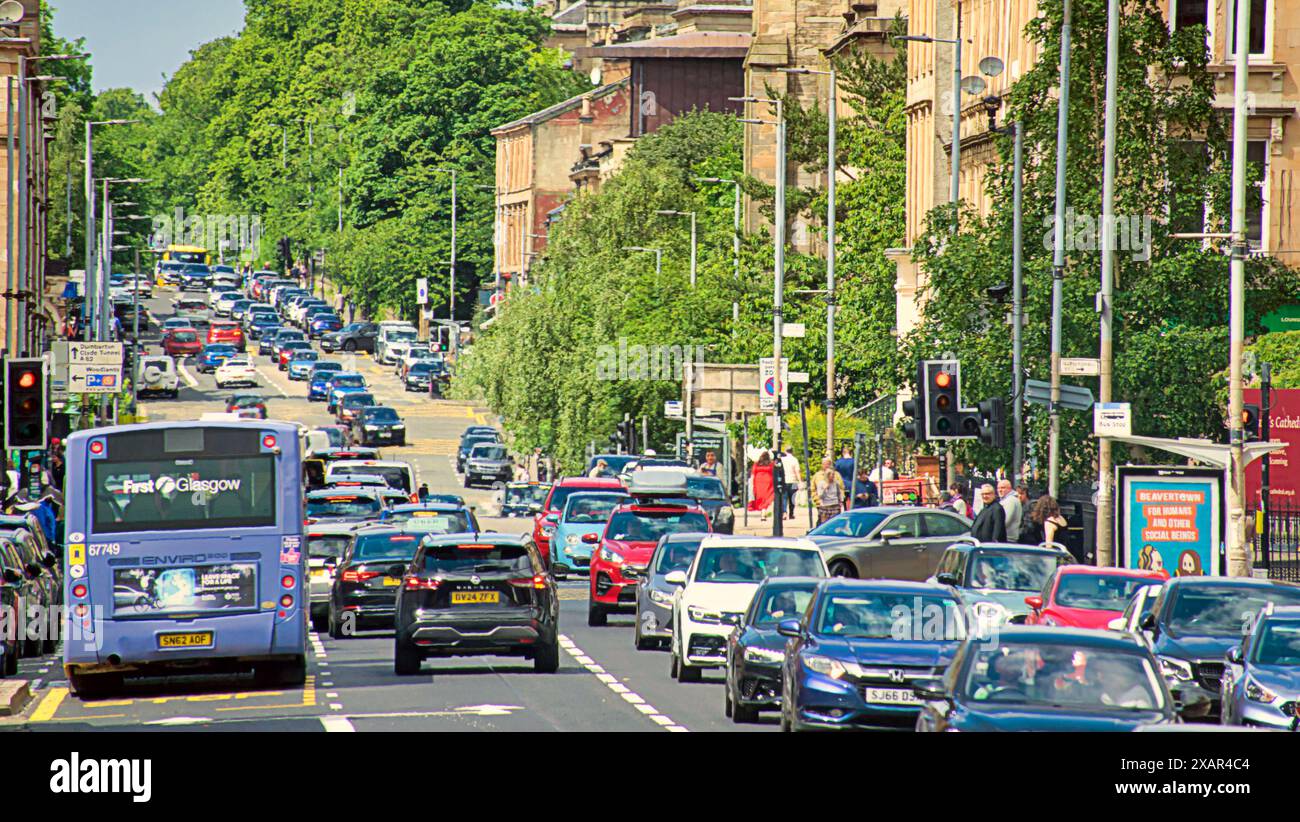 Glasgow, Écosse, Royaume-Uni. 8 juin, 2024 : Météo britannique : ensoleillé dans la ville a vu la ville a vu les habitants et les touristes dans le centre-ville. Crédit Gerard Ferry/Alamy Live News Banque D'Images