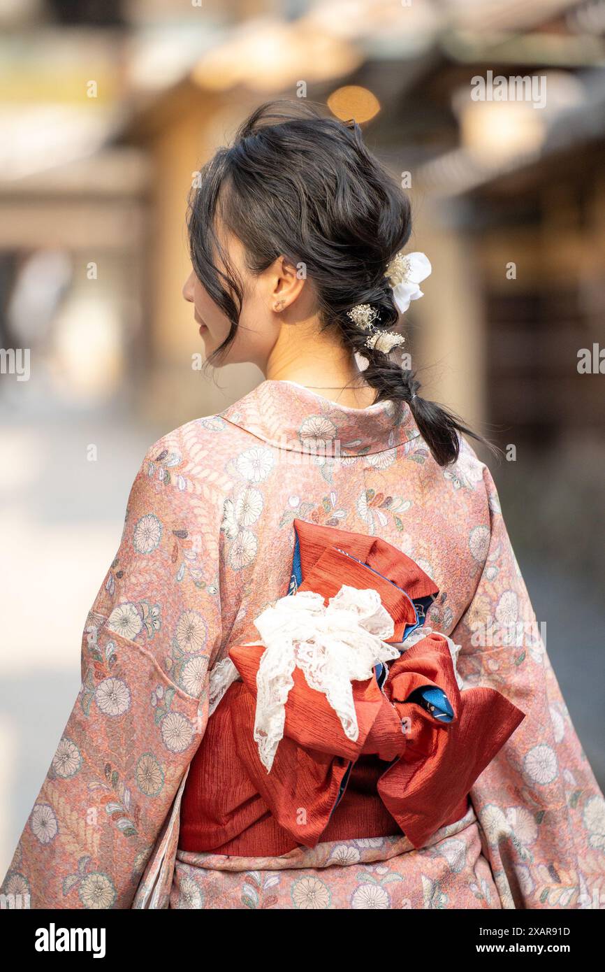 Photographie japonaise Kimono vue arrière. Kyoto, Japon. Fond traditionnel japonais. Banque D'Images