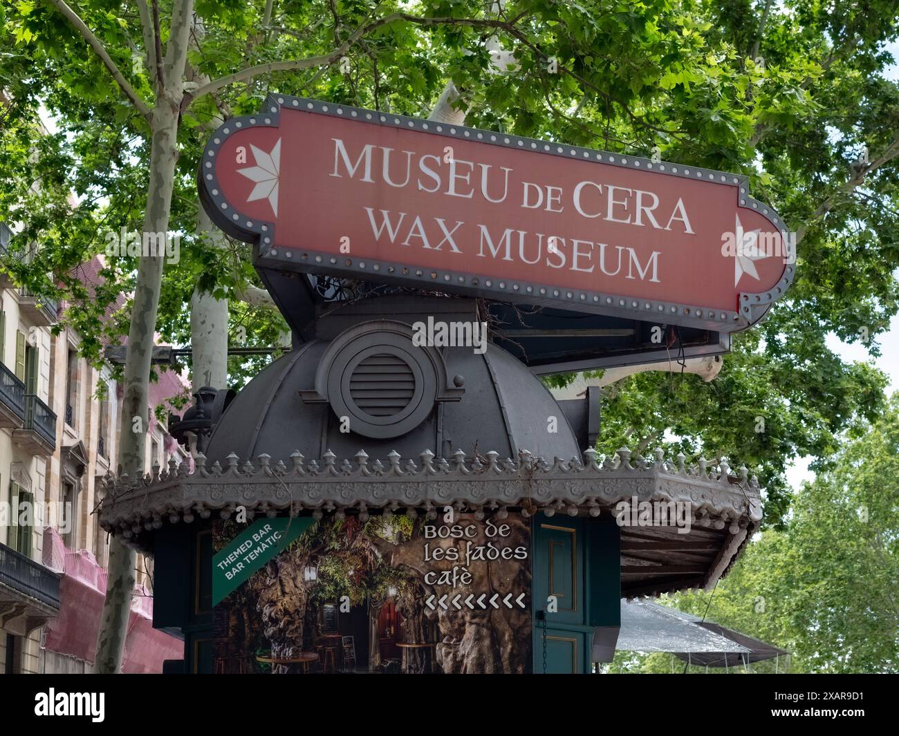 BARCELONE, ESPAGNE - 20 MAI 2024 : panneau à Las Ramblas pour le Musée de cire (Museu de Cera) Banque D'Images