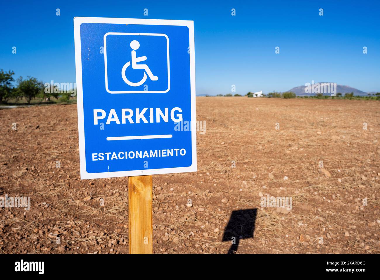 Signalisation du parking, Gorafe Star Park et complexe astronomique Los Coloraos, Géoparc de Grenade, province de Grenade, Andalousie, Espagne. Banque D'Images