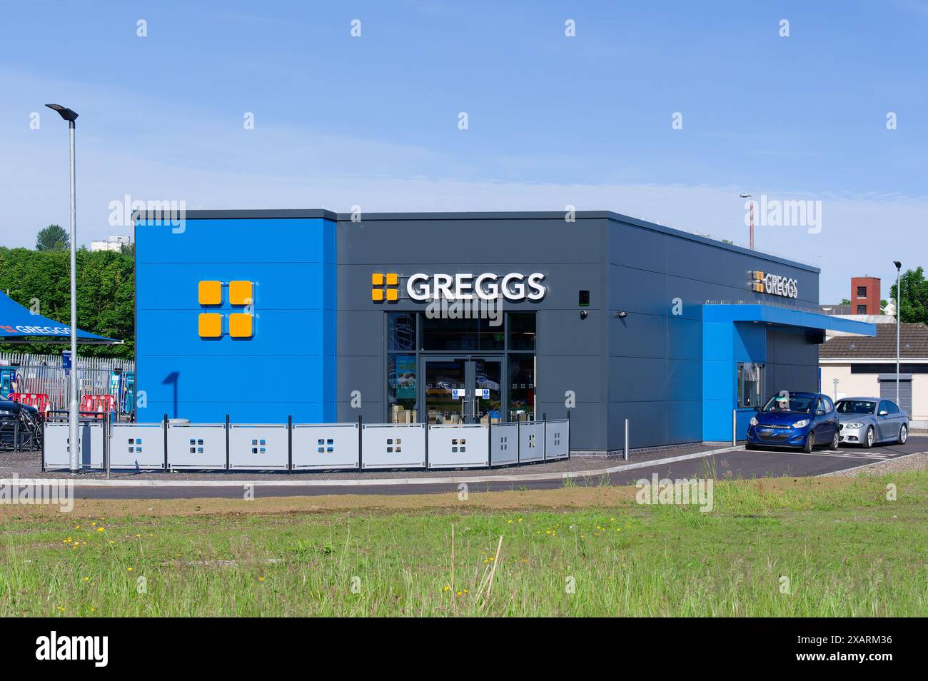 Greenock, Écosse, Royaume-Uni, le 1er juin 2024, Greggs Drive Through a ouvert ses portes pour servir des plats de boulangerie à emporter Banque D'Images