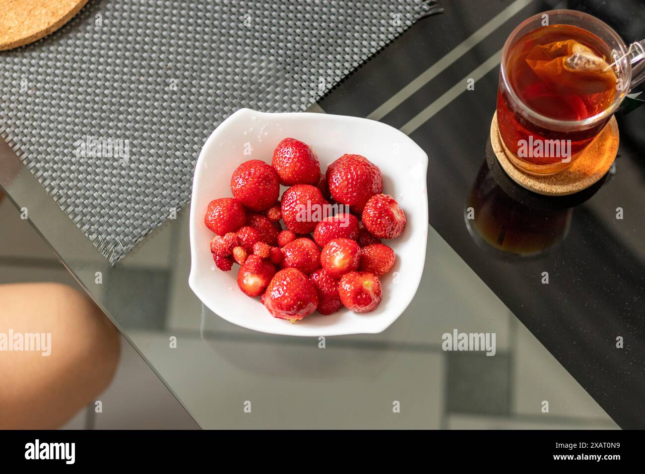 Gros plan des fraises et des fraises sauvages. Shot est bon pour les publicités Banque D'Images