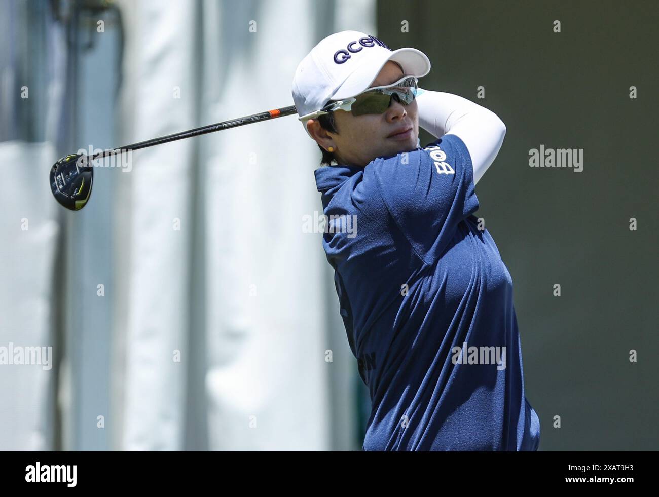 Galloway, NJ, États-Unis. 8 juin 2024. Eun-Hee Ji de la République de Corée regarde son tee-shirt tiré lors du ShopRite LPGA Classic à Galloway, NJ Mike Langish/CSM/Alamy Live News Banque D'Images