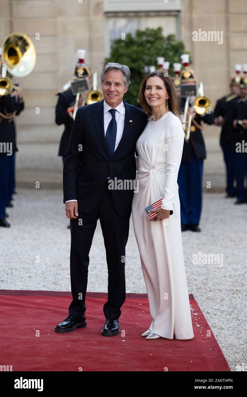 Paris, France. 08 juin 2024. Antony Blinken, secrétaire d'État américain, et son épouse Evan Ryan arrivent pour assister à un dîner officiel d'État dans le cadre de la visite d'État du président américain en France, au Palais présidentiel de l'Élysée à Paris, France, le 8 juin 2024. Photo Raphael Lafargue/ABACAPRESS. COM Credit : Abaca Press/Alamy Live News Banque D'Images