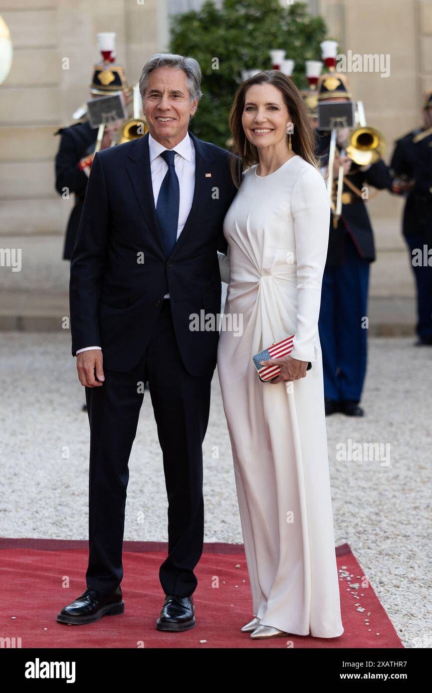 Antony Blinken, secrétaire d'État américain, et son épouse Evan Ryan arrivent pour assister à un dîner officiel d'État dans le cadre de la visite d'État du président américain en France, au Palais présidentiel de l'Élysée à Paris, France, le 8 juin 2024. Photo Raphael Lafargue/ABACAPRESS. COM Banque D'Images