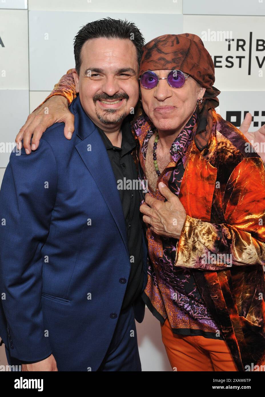New York, États-Unis. 08 juin 2024. De gauche à droite : Robert Cotto et Steven Van Zandt assistent à la première mondiale de Stevie Van Zandt : disciple au BMCC au Tribeca Festival à New York, NY, le 8 juin 2024. (Photo de Stephen Smith/Sipa USA) crédit : Sipa US/Alamy Live News Banque D'Images