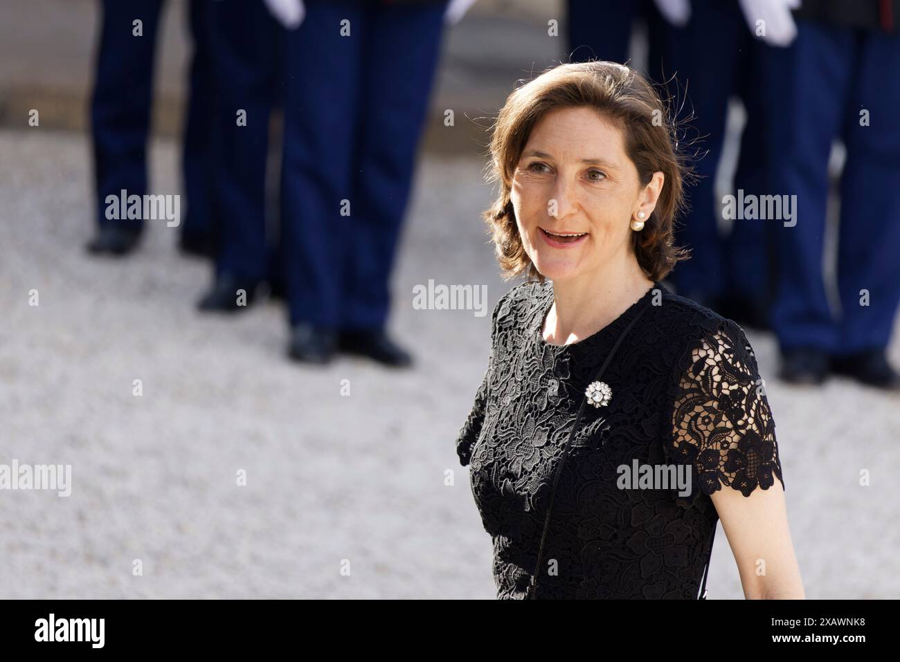 Paris, France. 8 juin 2024. Amélie Oudéa-Castéra, ministre des Sports et des Jeux Olympiques et Paralympiques   le président français Emmanuel Macron et son épouse Brigitte Macron accueillent le président américain Joe Biden et son épouse Jill Biden pour un dîner d’État le 8 juin 2024 au palais présidentiel de l’Elysée à Paris, en France. Crédit : Bernard Menigault/Alamy Live News Banque D'Images