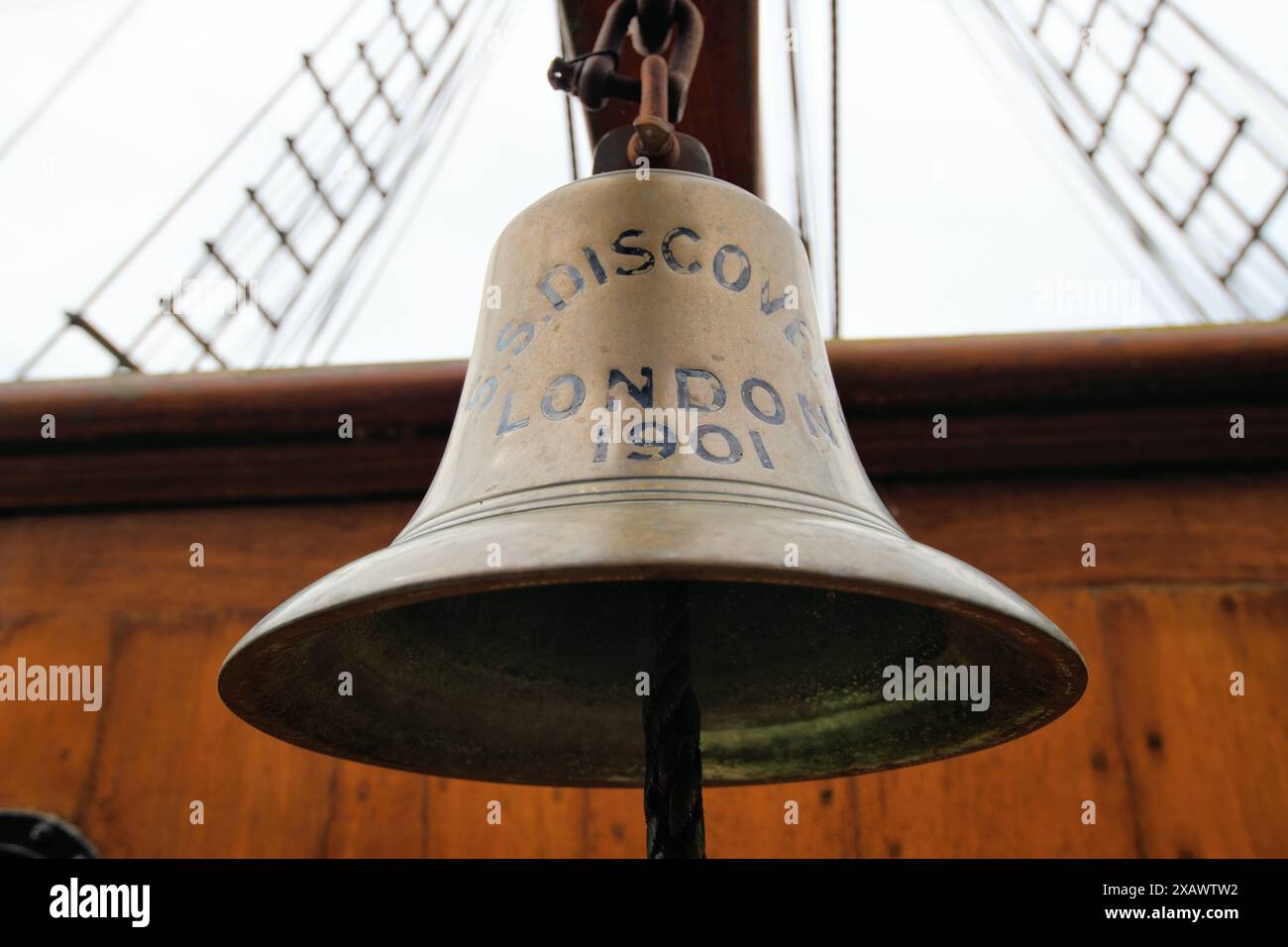 RRS Discovery, Dundee. Cloche du navire. Banque D'Images