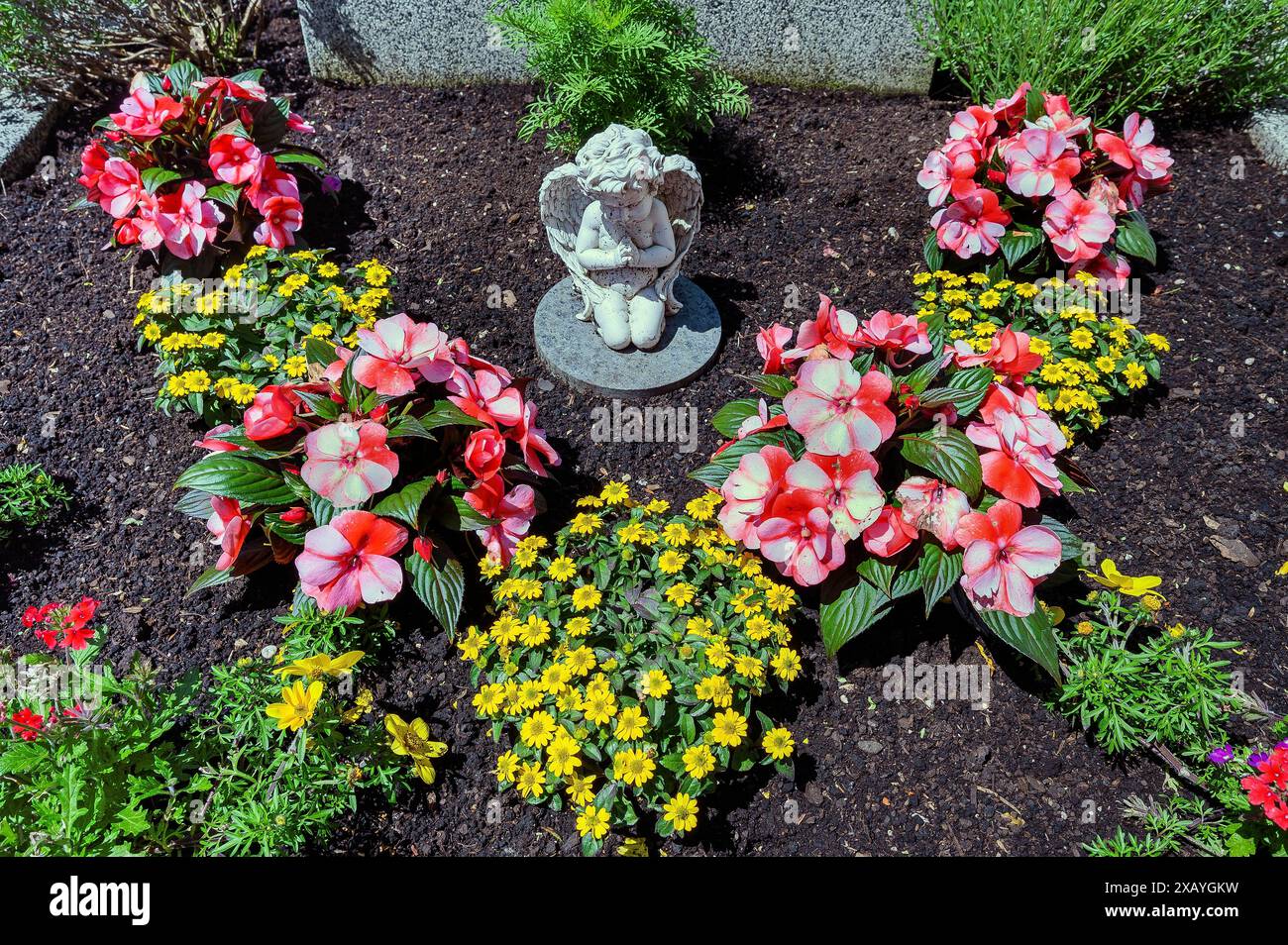 Tombe avec décoration florale et chérubin, Allgaeu, Souabe, Bavière, Allemagne Banque D'Images