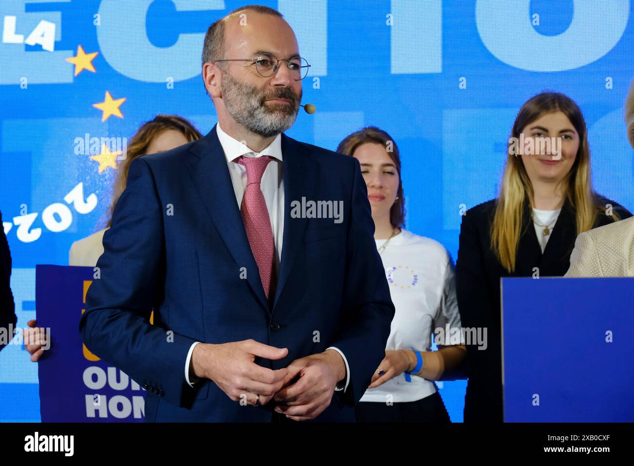Bruxelles, Belgique. 09 juin 2024. Le président du PPE Manfred Weber et la présidente de la Commission européenne et candidate principale du PPE Ursula von der Leyen prononcent un discours lors d'une soirée d'élection du PPE après le vote pour l'élection du Parlement européen à Bruxelles, Belgique, le 9 juin 2024. Crédit : ALEXANDROS MICHAILIDIS/Alamy Live News Banque D'Images