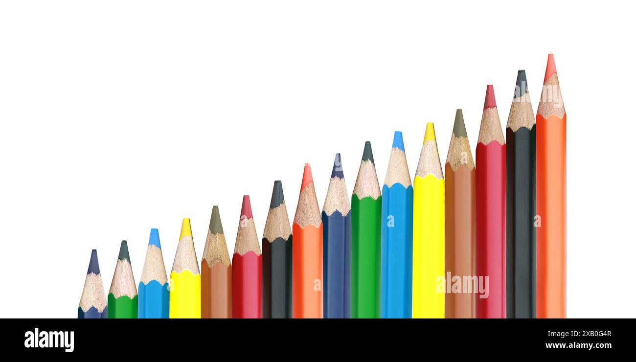 Crayons de couleur ou crayons est empilé sur un fond blanc pour la conception dans votre concept de travail. Banque D'Images