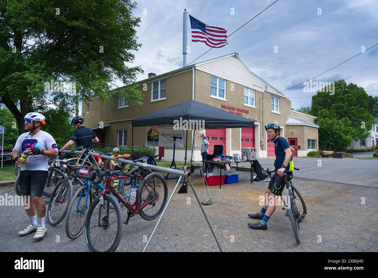 ÉTATS-UNIS - 9 juin 2024 : la 5e Gravel Grinder 1725 d'EX2 Adventures profite aux routes de l'Amérique une organisation qui essaie d'économiser Banque D'Images