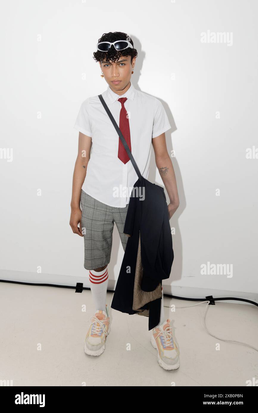 Paris, France. 9 juin 2024. L'auteur-compositeur Jordan Olympus assiste au défilé de la créatrice Soraya de Vittoria à la galerie Art & Design le 9 juin 2024 à Paris, France. Crédit : Bernard Menigault/Alamy Live News Banque D'Images