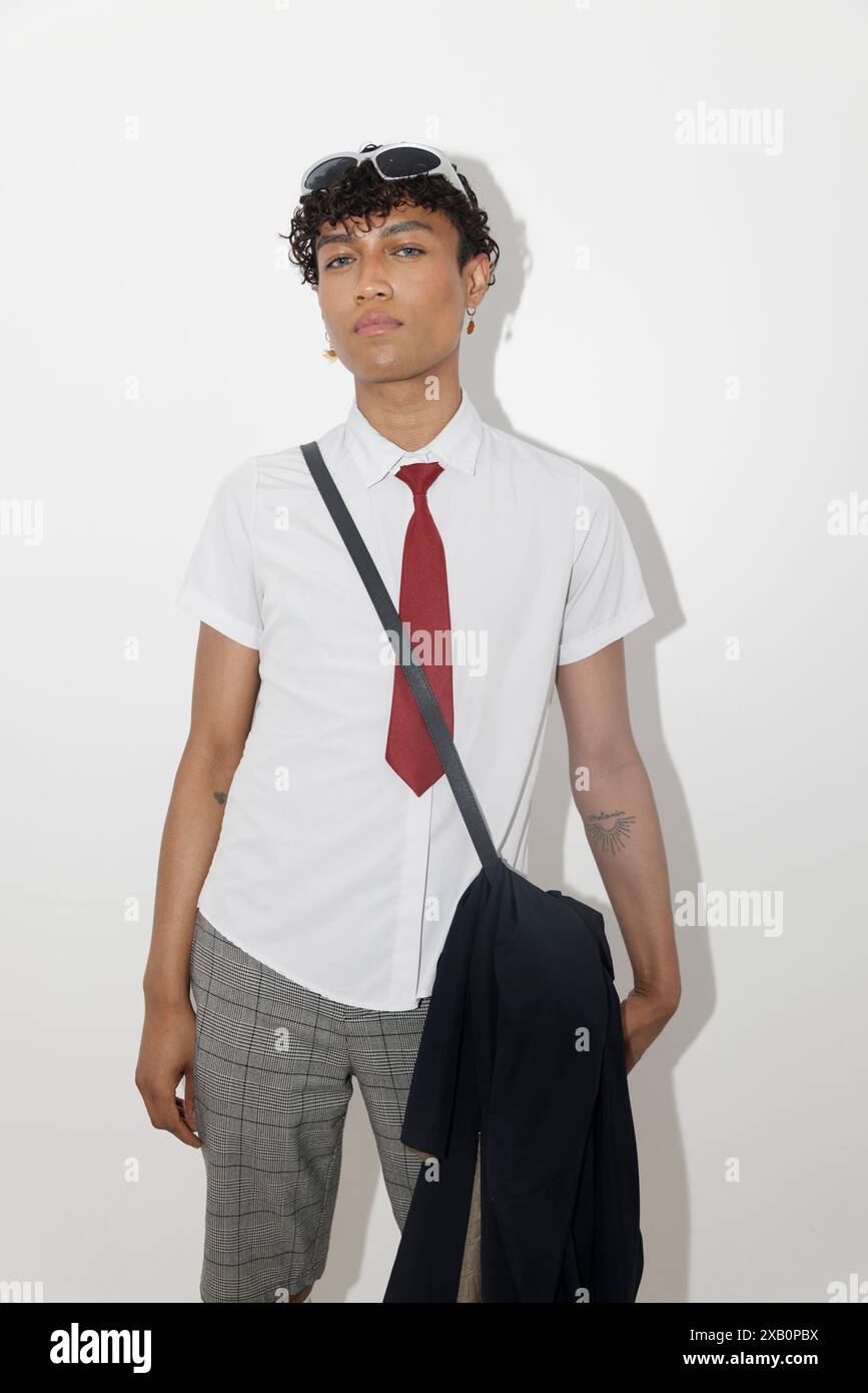 Paris, France. 9 juin 2024. L'auteur-compositeur Jordan Olympus assiste au défilé de la créatrice Soraya de Vittoria à la galerie Art & Design le 9 juin 2024 à Paris, France. Crédit : Bernard Menigault/Alamy Live News Banque D'Images