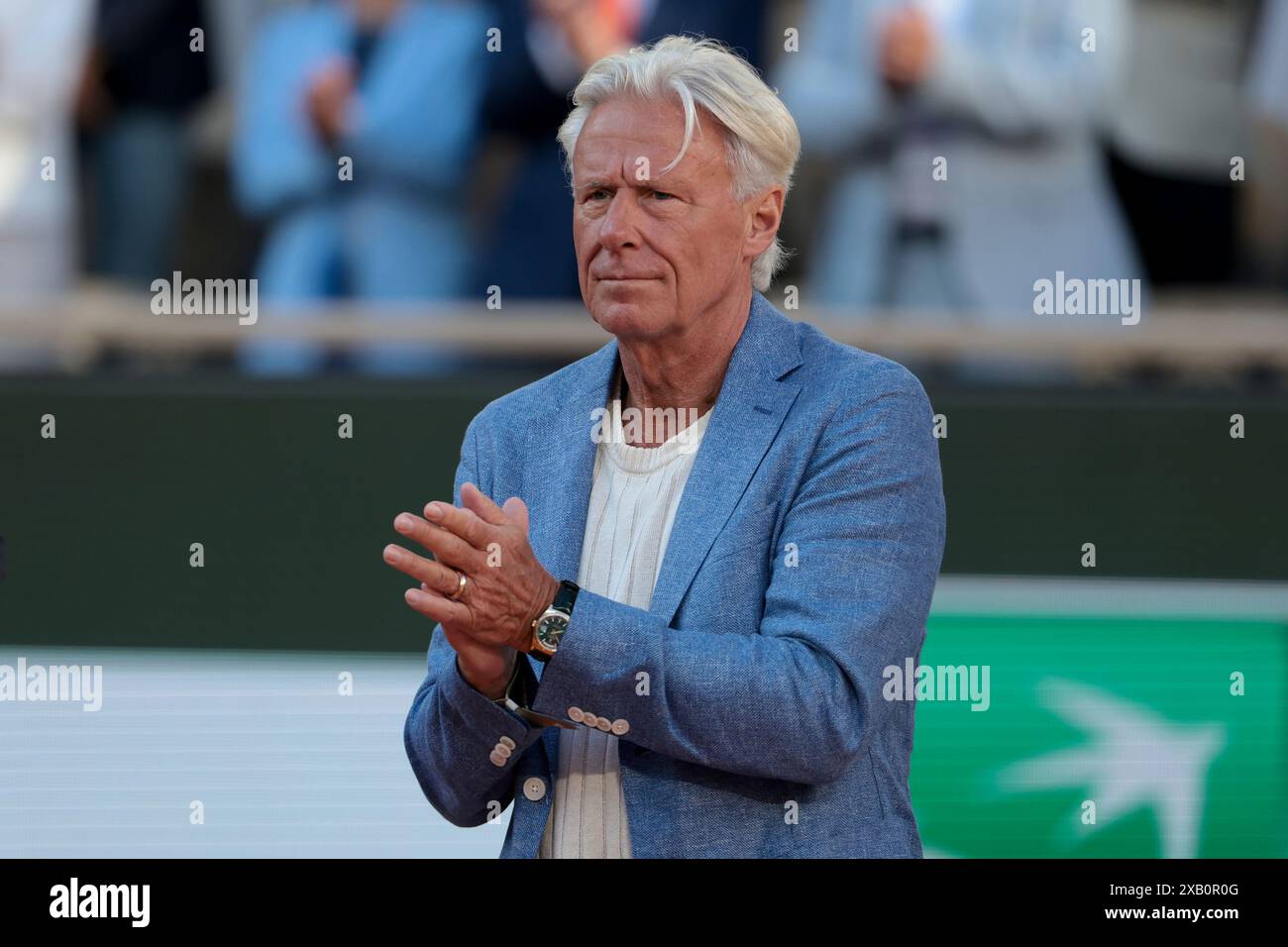 Paris, France. 09 juin 2024. Le présentateur du trophée Bjorn Borg lors de la cérémonie du podium de la finale masculine le jour 15 de l'Open de France 2024, Roland-Garros 2024, tournoi de tennis du Grand Chelem le 9 juin 2024 au stade Roland-Garros à Paris, France - photo Jean Catuffe/DPPI crédit : DPPI Media/Alamy Live News Banque D'Images